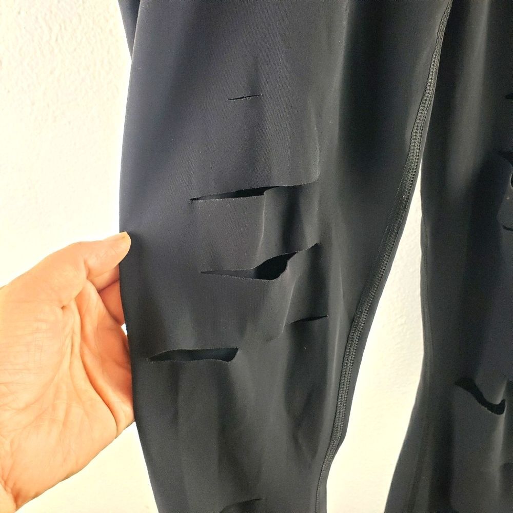 Women's ALO Black Preowned Cut Out Stretchy Yoga Pants Size XS - Picture 3 of 12